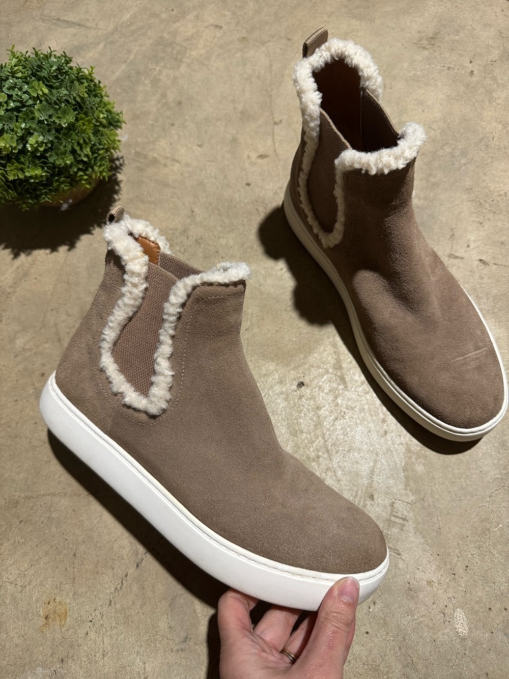 Lucky Brand Kichai Cozy Chelsea Boots Women Size 9.5 Fall Winter BohoLeather